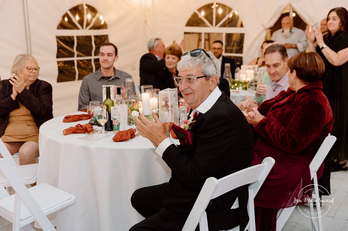 Wedding night game ideas. Outdoor tent wedding reception ideas. Mariage au Domaine St-Simon en automne. Photographe de mariage en Montérégie. Domaine St-Simon wedding.