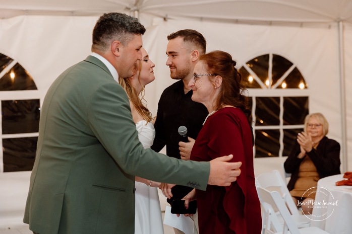 Wedding night game ideas. Outdoor tent wedding reception ideas. Mariage au Domaine St-Simon en automne. Photographe de mariage en Montérégie. Domaine St-Simon wedding.