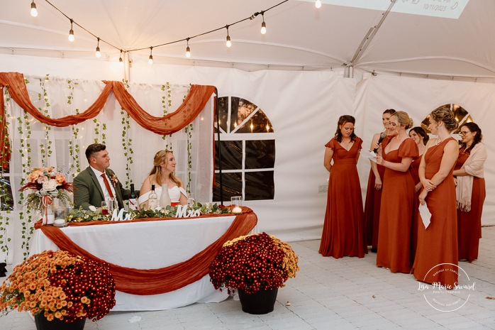 Wedding night game ideas. Outdoor tent wedding reception ideas. Mariage au Domaine St-Simon en automne. Photographe de mariage en Montérégie. Domaine St-Simon wedding.