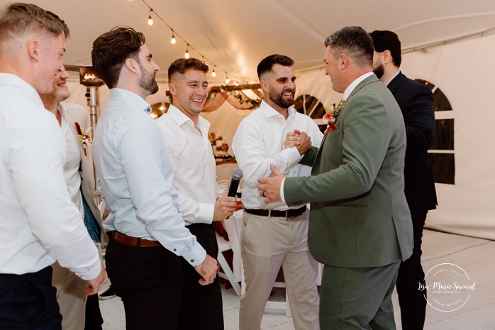 Wedding night game ideas. Outdoor tent wedding reception ideas. Mariage au Domaine St-Simon en automne. Photographe de mariage en Montérégie. Domaine St-Simon wedding.