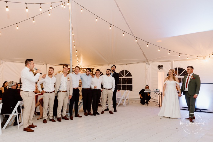 Wedding night game ideas. Outdoor tent wedding reception ideas. Mariage au Domaine St-Simon en automne. Photographe de mariage en Montérégie. Domaine St-Simon wedding.