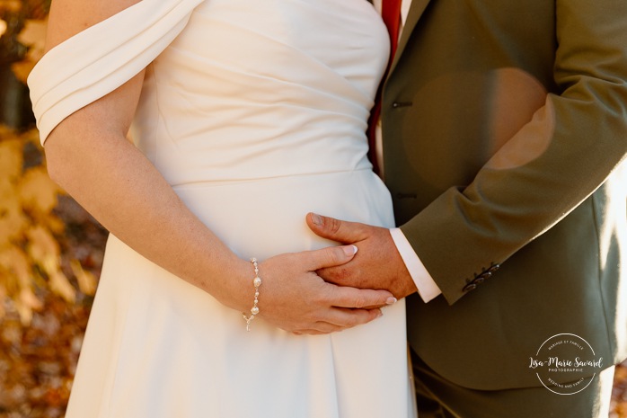 Fall wedding photos ideas. Golden hour wedding photos. Romantic wedding photos. Mariage au Domaine St-Simon en automne. Photographe de mariage en Montérégie. Domaine St-Simon wedding.