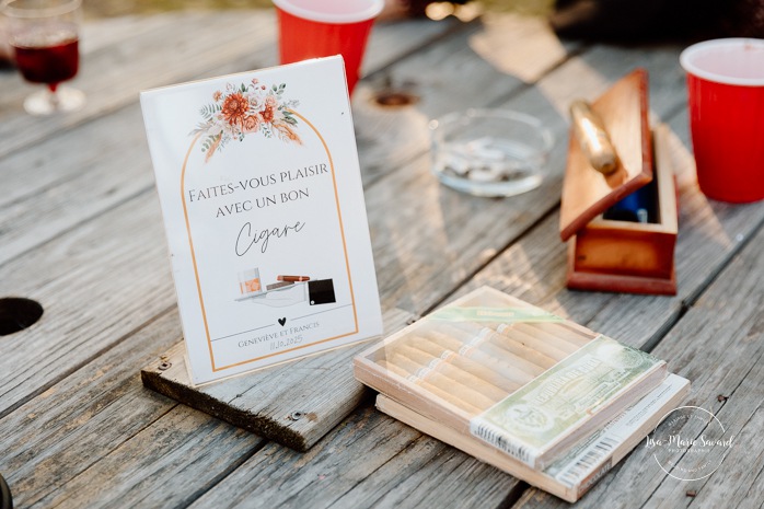 Outdoor wedding cocktail with games. Wedding cocktail game ideas. Mariage au Domaine St-Simon en automne. Photographe de mariage en Montérégie. Domaine St-Simon wedding.