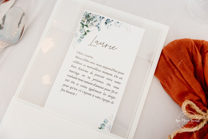 Fall color wedding reception decor. Burnt orange wedding decor. Mariage au Domaine St-Simon en automne. Photographe de mariage en Montérégie. Domaine St-Simon wedding.