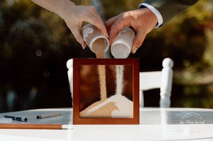 Outdoor fall wedding ceremony. Mariage au Domaine St-Simon en automne. Photographe de mariage en Montérégie. Domaine St-Simon wedding.