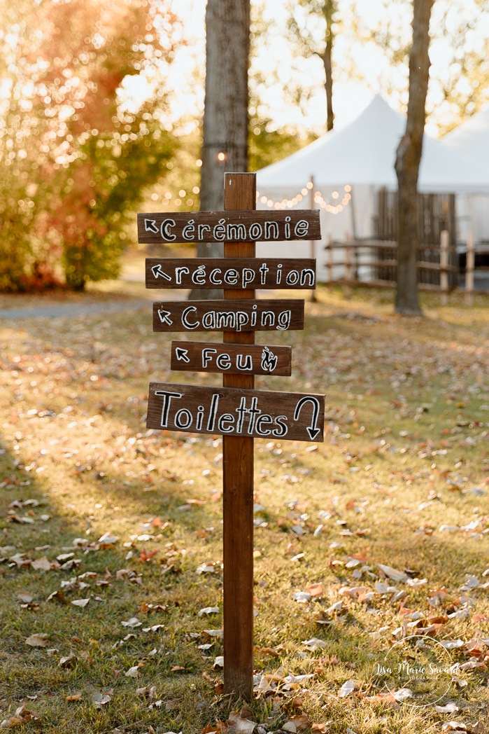 Outdoor wedding cocktail with games. Wedding cocktail game ideas. Mariage au Domaine St-Simon en automne. Photographe de mariage en Montérégie. Domaine St-Simon wedding.