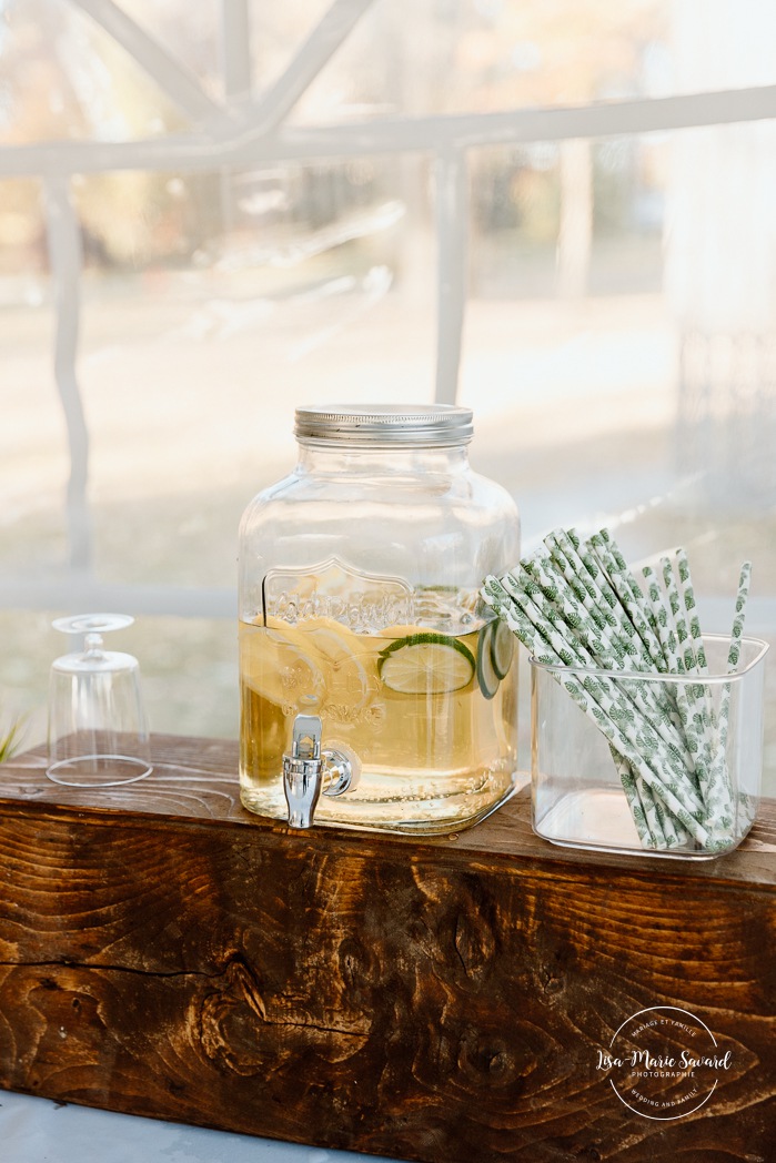 Fall color wedding reception decor. Burnt orange wedding decor. Mariage au Domaine St-Simon en automne. Photographe de mariage en Montérégie. Domaine St-Simon wedding.