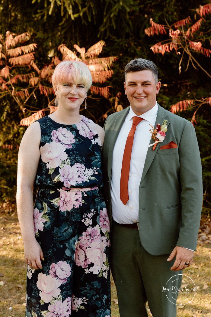 Fall wedding family photos. Wedding photos with parents and siblings. Mariage au Domaine St-Simon en automne. Photographe de mariage en Montérégie. Domaine St-Simon wedding.