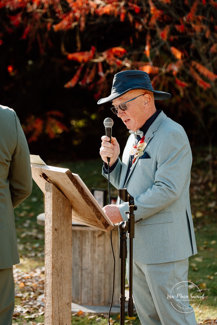 Outdoor fall wedding ceremony. Mariage au Domaine St-Simon en automne. Photographe de mariage en Montérégie. Domaine St-Simon wedding.