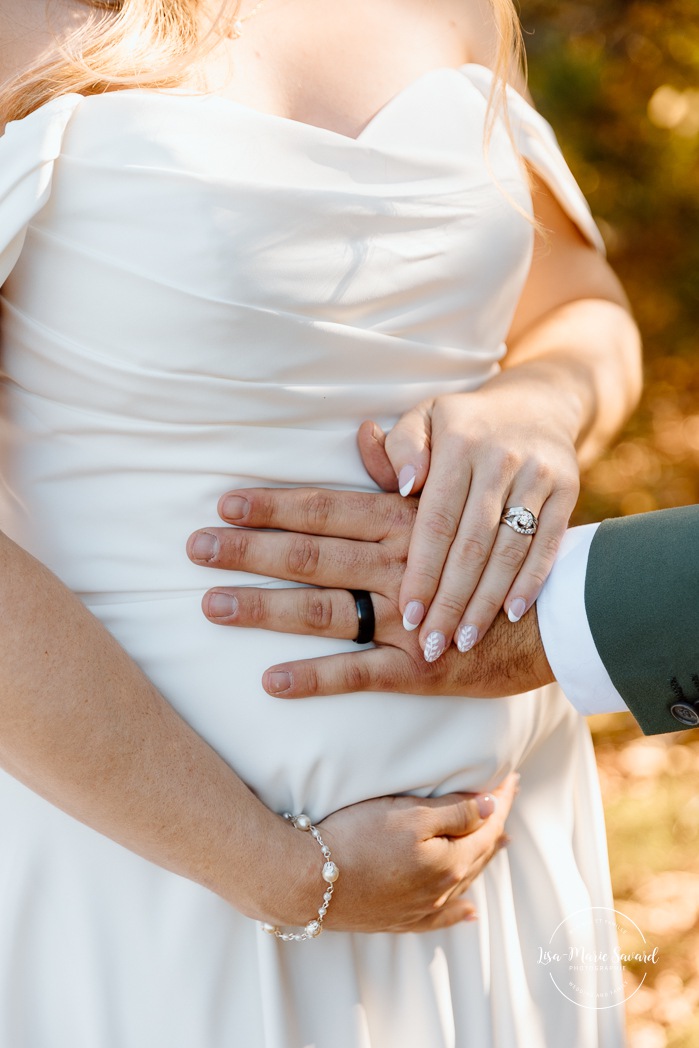 Pregnant bride wedding photos. Fall wedding photos. Forest wedding photos. Mariage au Domaine St-Simon en automne. Photographe de mariage en Montérégie. Domaine St-Simon wedding.