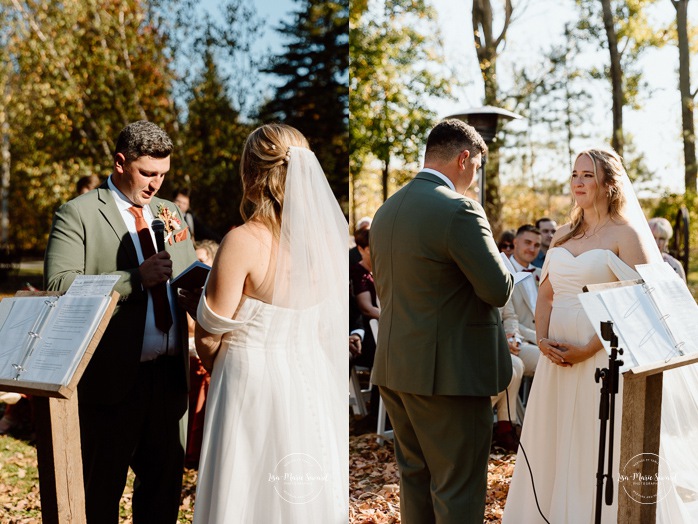 Outdoor fall wedding ceremony. Mariage au Domaine St-Simon en automne. Photographe de mariage en Montérégie. Domaine St-Simon wedding.