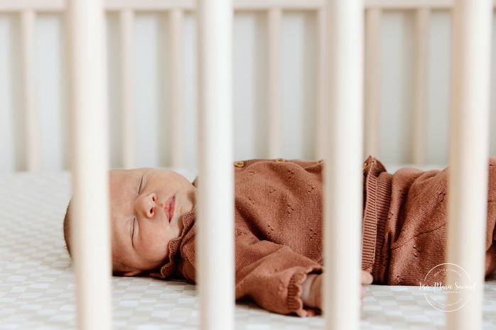 In-home lifestyle newborn photos. Baby photos at home. Nursery newborn photos. Photos de bébé à domicile à Montréal. Photographe nouveau-né à Montréal. Montreal in-home newborn photos. Montreal newborn photographer.