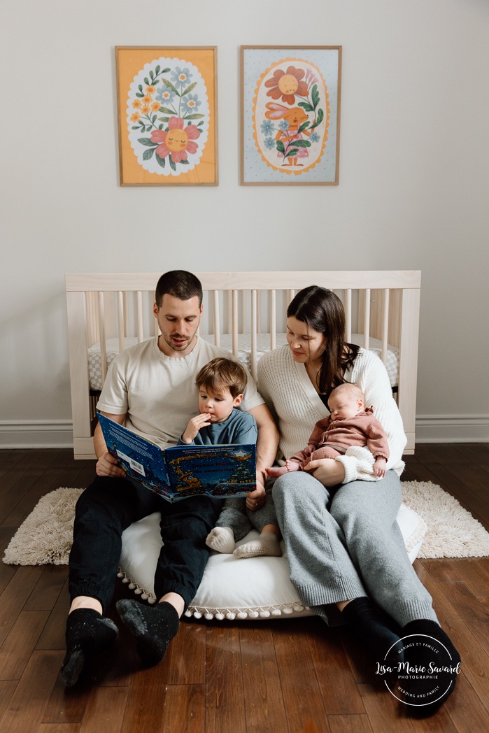 In-home lifestyle newborn photos. Baby photos at home. Nursery newborn photos. Photos de bébé à domicile à Montréal. Photographe nouveau-né à Montréal. Montreal in-home newborn photos. Montreal newborn photographer.