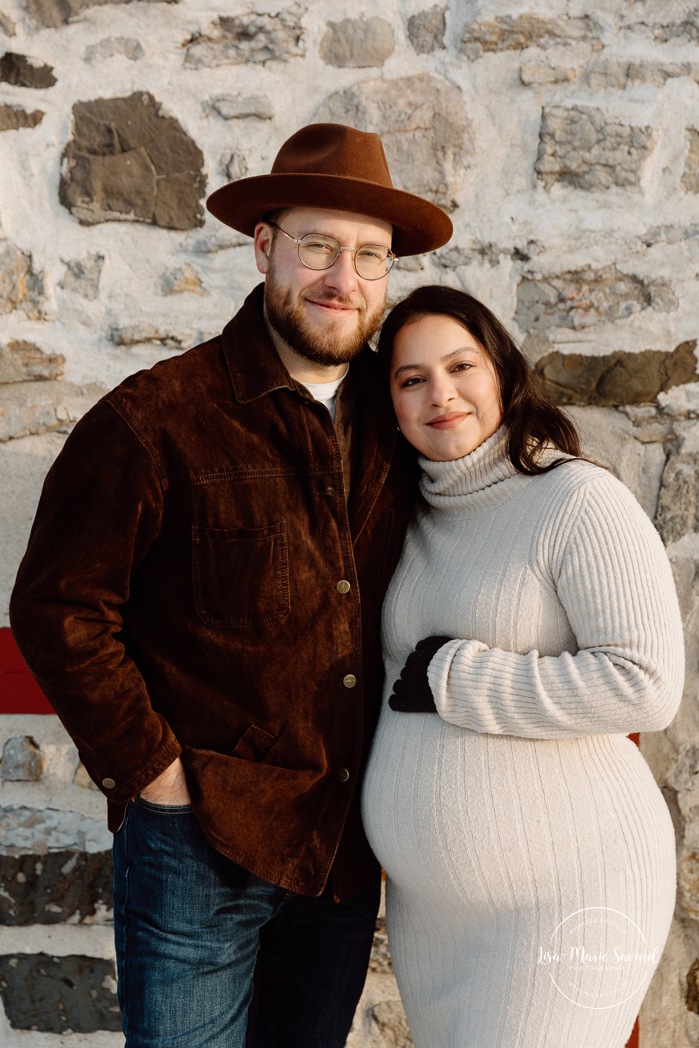 Winter maternity photos. Romantic snowy maternity photos. Golden hour maternity photos. Photos de maternité à Montréal en hiver. Montreal winter maternity photos. Photographe de maternité à Montréal. Montreal maternity photographer. Promenade Père-Marquette Lachine.