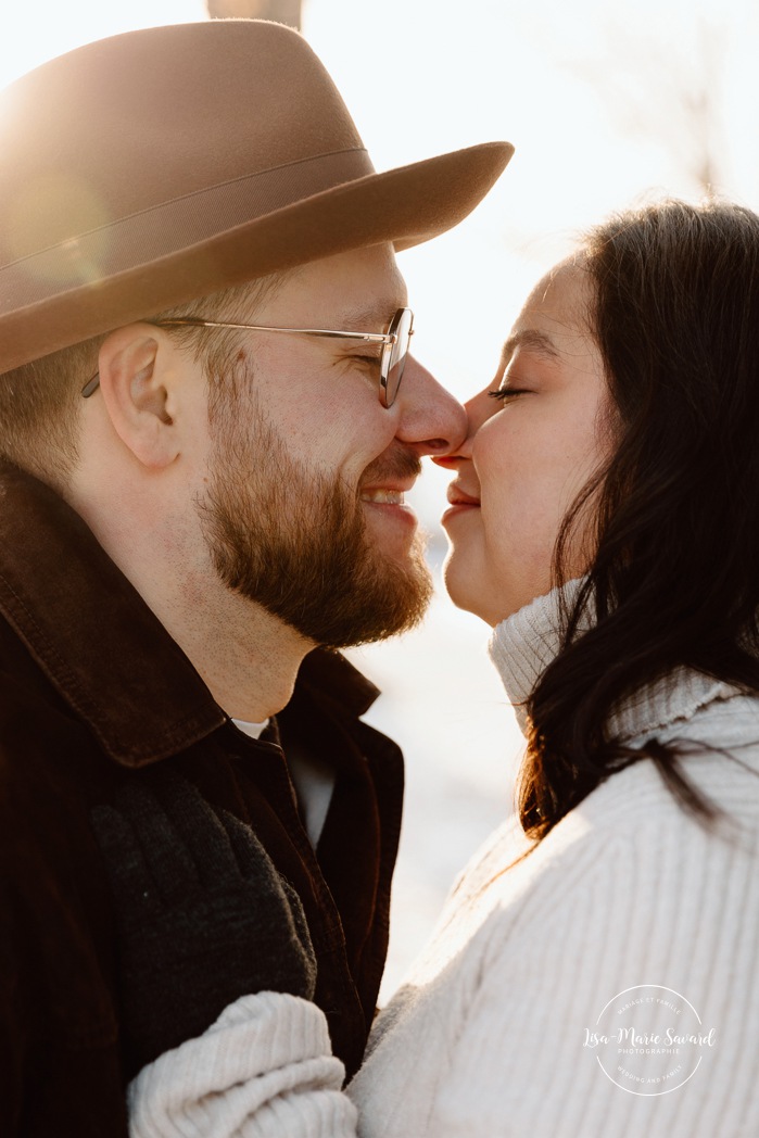 Winter maternity photos. Romantic snowy maternity photos. Golden hour maternity photos. Photos de maternité à Montréal en hiver. Montreal winter maternity photos. Photographe de maternité à Montréal. Montreal maternity photographer. Promenade Père-Marquette Lachine.