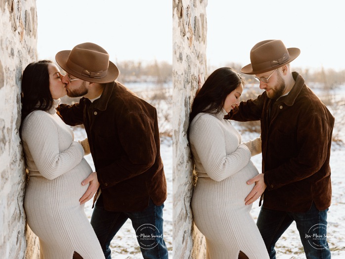 Winter maternity photos. Romantic snowy maternity photos. Golden hour maternity photos. Photos de maternité à Montréal en hiver. Montreal winter maternity photos. Photographe de maternité à Montréal. Montreal maternity photographer. Promenade Père-Marquette Lachine.