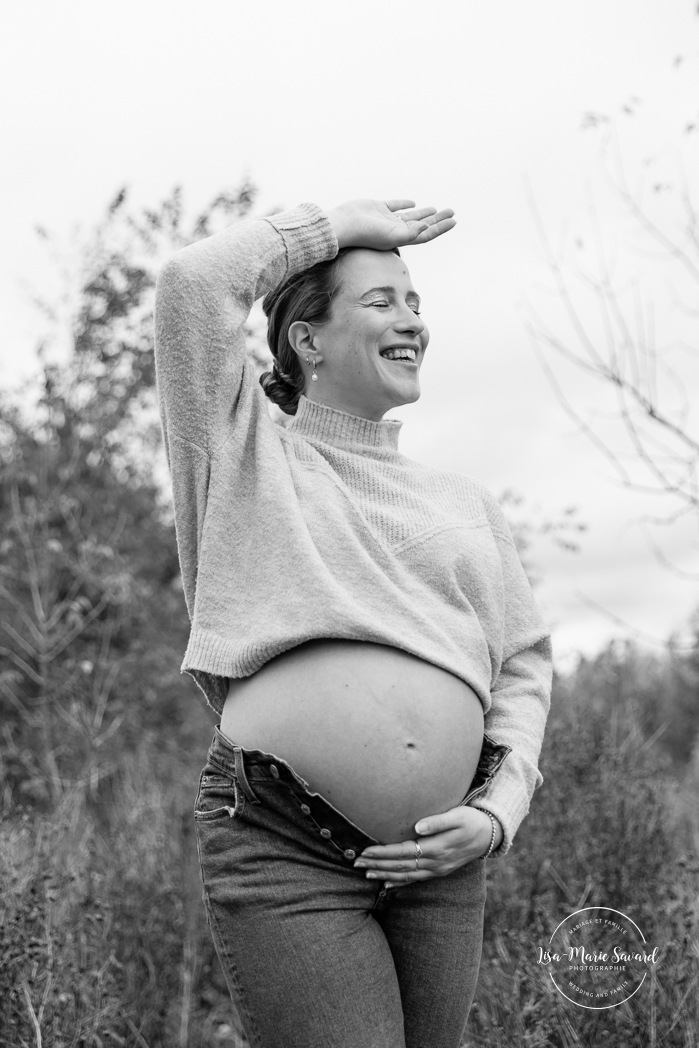 Fall maternity photos. Simple maternity photos. Urban maternity photos. Modern maternity photos. Séance photo au parc de la Promenade Bellerive. Photographe de maternité à Montréal. Parc de la Promenade Bellerive photoshoot. Montreal maternity photographer.