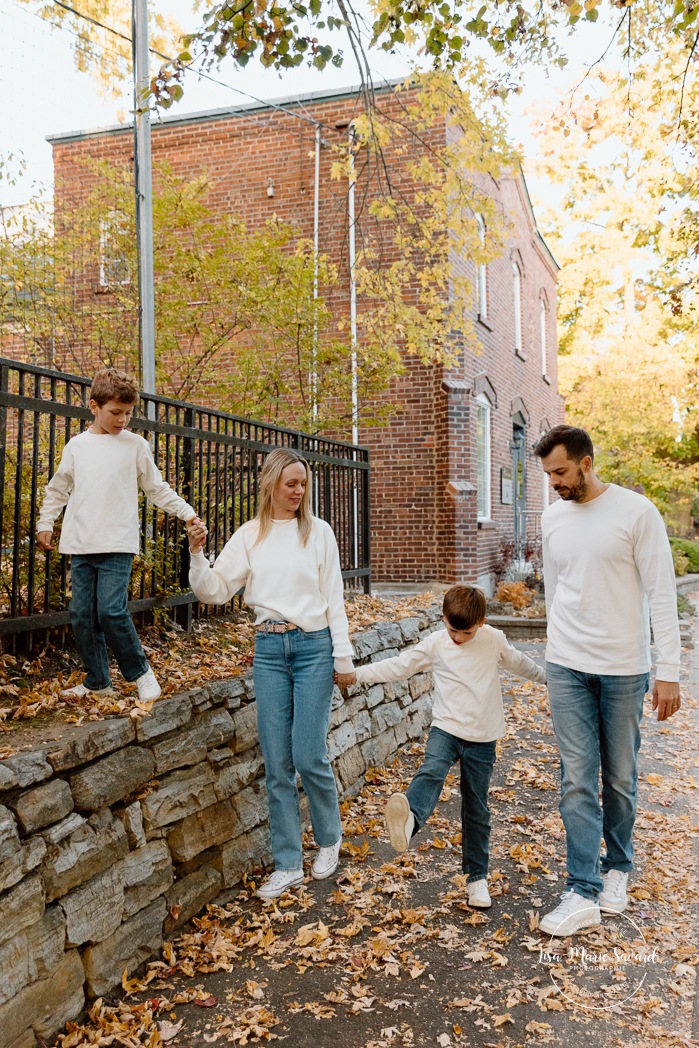 Fall family photos. Family photos with boys. Fun family photos. Séance photo de famille à Montréal. Montreal family photoshoot. Photographe de famille à Montréal. Montreal family photographer. Séance photo Vieux Lachine. Old Lachine photos.