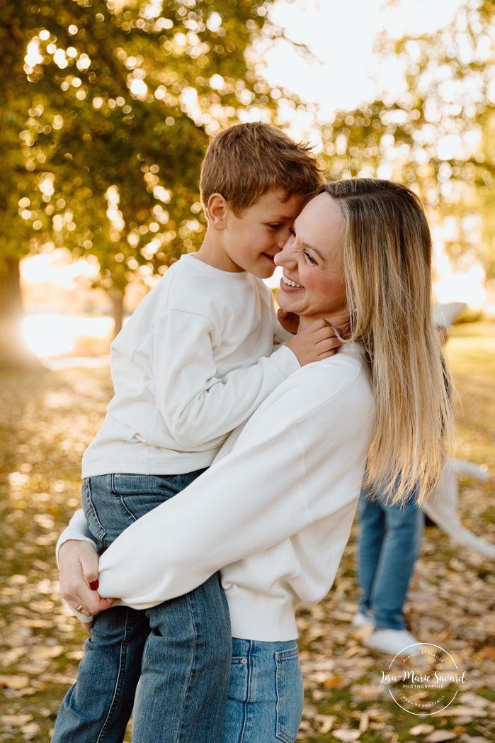Fall family photos. Family photos with boys. Fun family photos. Séance photo de famille à Montréal. Montreal family photoshoot. Photographe de famille à Montréal. Montreal family photographer. Séance photo Vieux Lachine. Old Lachine photos.