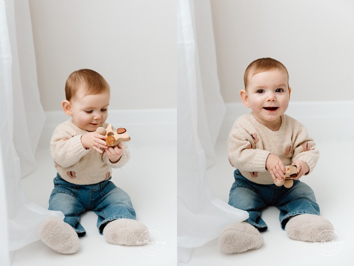 Milestone baby photos. Sitter photos. Six-month-old baby photos. Minimalist baby photos. In-studio baby photos. Baby photos with white floor. Séance photo bébé à Montréal. Photographe bébé Montréal. Montreal baby photoshoot. Montreal baby photographer.