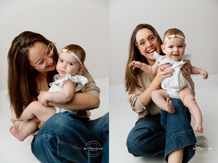 Mommy and me photoshoot. Minimalist family photos. In-studio family photos. Family photos with white floor. Séance photo mère-fille à Montréal. Photographe famille Montréal. Montreal mother-daughter photoshoot. Montreal family photographer.