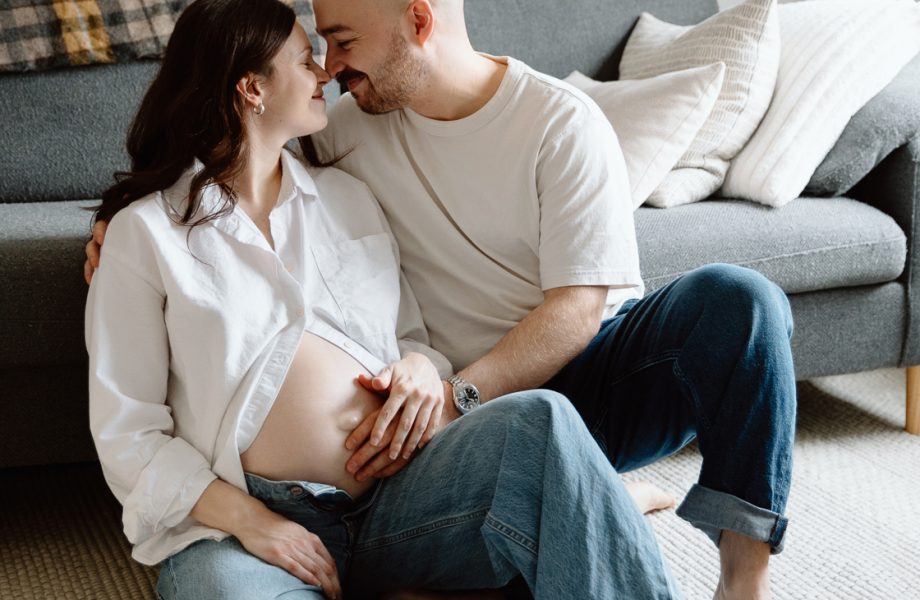 Pascale & Vincent – Photos de maternité à domicile à Montréal