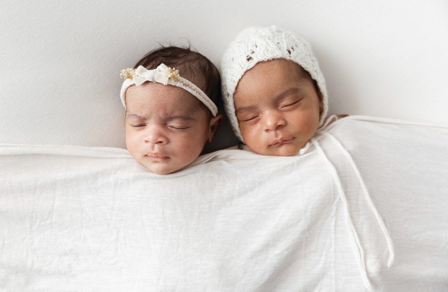 Louka & Lexie – Séance nouveau-né pour jumeaux à Montréal