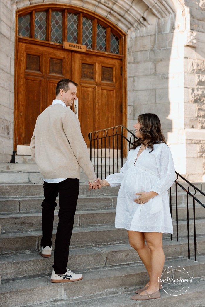 Urban maternity photos. Stairs maternity photos. Spring maternity photos. Séance photo au phare de Lachine Quai 34. Lachine lighthouse photoshoot. Photographe à Lachine. Lachine photographer.