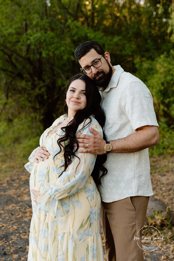 River maternity photos. Spring maternity photos. Séance photo à l'Île-de-la-Visitation. Photographe de maternité à Ahuntsic. Ile de la Visitation photoshoot. Ahuntsic maternity photographer.