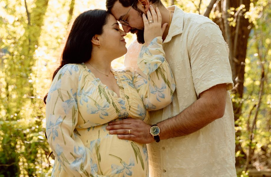 Golden hour maternity photos. Spring maternity photos. Séance photo à l'Île-de-la-Visitation. Photographe de maternité à Ahuntsic. Ile de la Visitation photoshoot. Ahuntsic maternity photographer.
