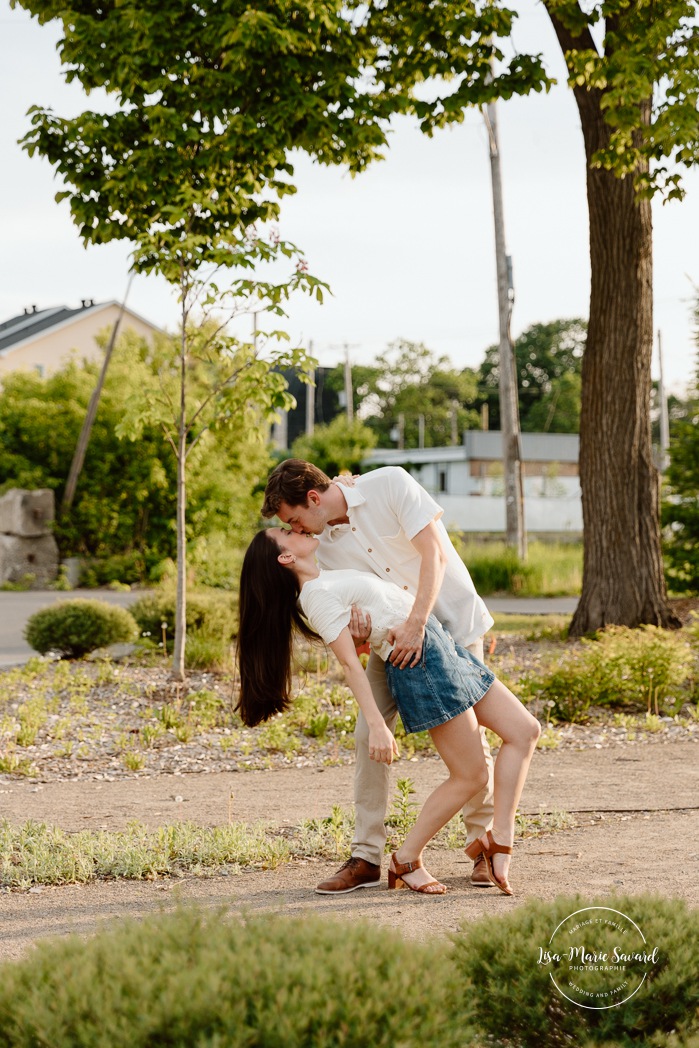 Urban engagement photos. Natural engagement photos. Séance fiançailles sur la Rive-Nord. Photographe de couple à Montréal. North Shore engagement session. Montreal engagement photographer.
