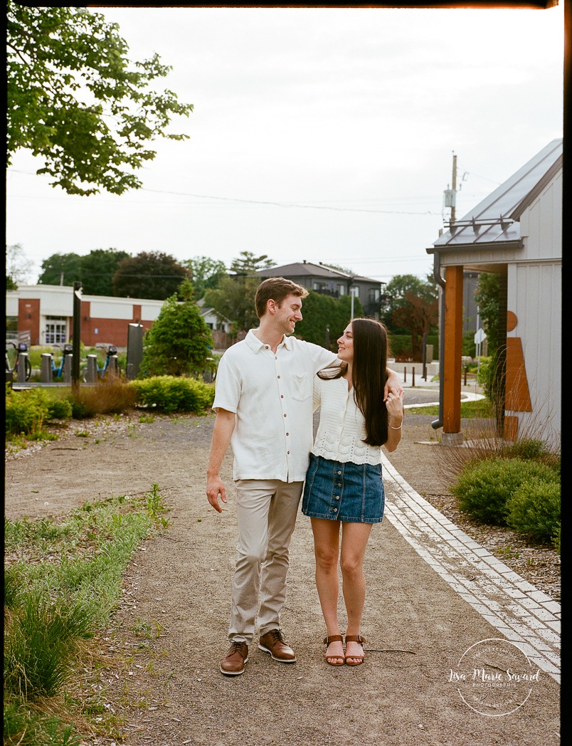 Urban engagement photos. Natural engagement photos. Séance fiançailles sur la Rive-Nord. Photographe de couple à Montréal. North Shore engagement session. Montreal engagement photographer.