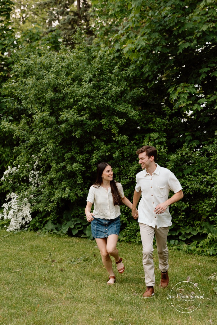 Urban park engagement photos. Natural engagement photos. Séance fiançailles sur la Rive-Nord. Photographe de couple à Montréal. North Shore engagement session. Montreal engagement photographer.