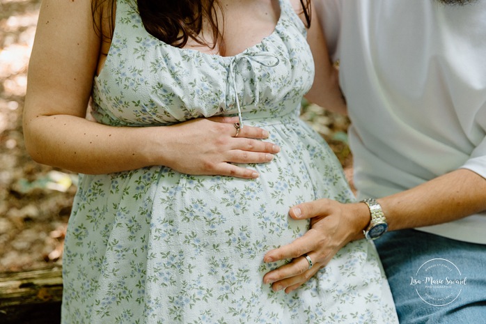 Forest maternity photos. Urban park maternity photos. Séance photo au parc Angrignon. Angrignon Park photoshoot. Photographe maternité Montréal. Montreal maternity photographer.