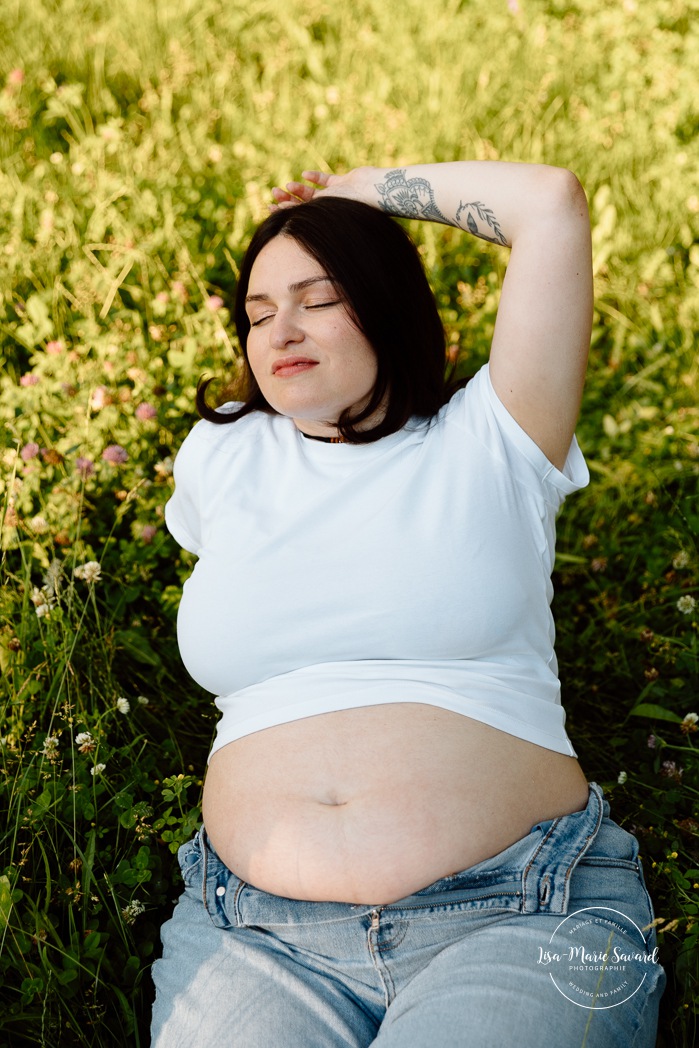 Summer maternity photos. Urban park maternity photos. Séance photo au parc Angrignon. Angrignon Park photoshoot. Photographe maternité Montréal. Montreal maternity photographer.