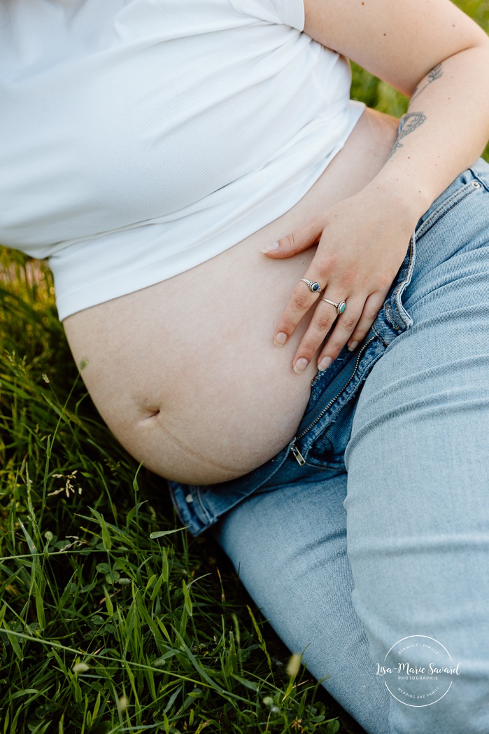 Summer maternity photos. Urban park maternity photos. Séance photo au parc Angrignon. Angrignon Park photoshoot. Photographe maternité Montréal. Montreal maternity photographer.