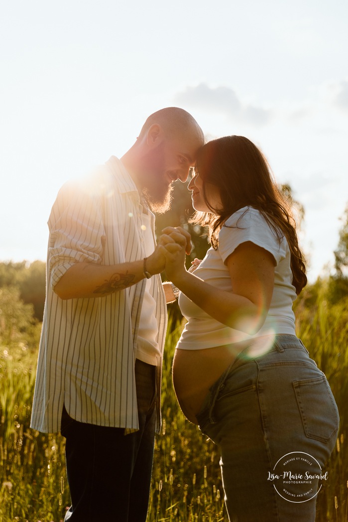 Summer maternity photos. Urban park maternity photos. Séance photo au parc Angrignon. Angrignon Park photoshoot. Photographe maternité Montréal. Montreal maternity photographer.