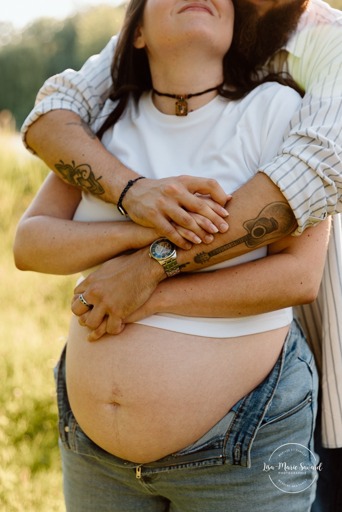 Summer maternity photos. Urban park maternity photos. Séance photo au parc Angrignon. Angrignon Park photoshoot. Photographe maternité Montréal. Montreal maternity photographer.