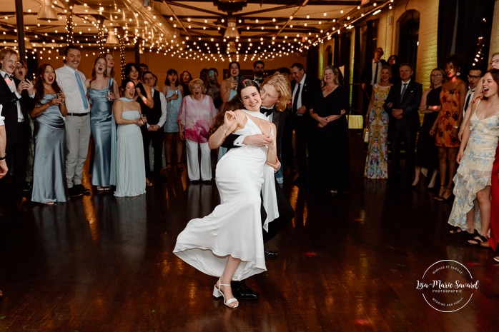 Wedding first dance photos. Mariage à l'Espace Canal à Montréal. Photos de mariage Canal Lachine. Photographe de mariage à Montréal. Espace Canal wedding. Montreal wedding photographer.