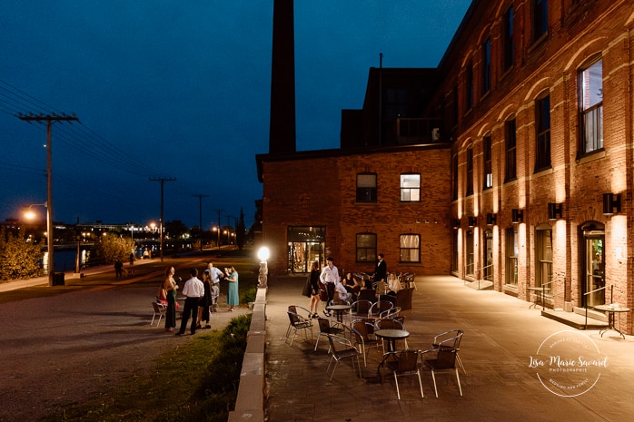 Industrial wedding reception. Mariage à l'Espace Canal à Montréal. Photos de mariage Canal Lachine. Photographe de mariage à Montréal. Espace Canal wedding. Montreal wedding photographer.