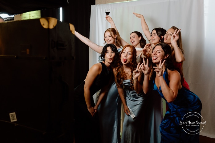 Industrial wedding reception. Factory wedding reception. Mariage à l'Espace Canal à Montréal. Photographe de mariage à Montréal. Espace Canal wedding. Montreal wedding photographer.