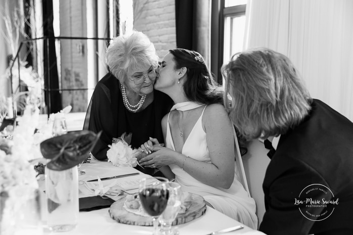 Industrial wedding reception. Factory wedding reception. Mariage à l'Espace Canal à Montréal. Photographe de mariage à Montréal. Espace Canal wedding. Montreal wedding photographer.