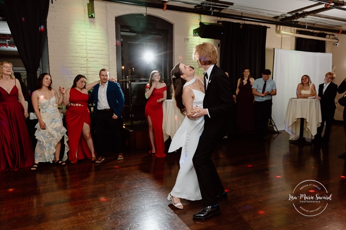 Wedding first dance photos. Mariage à l'Espace Canal à Montréal. Photos de mariage Canal Lachine. Photographe de mariage à Montréal. Espace Canal wedding. Montreal wedding photographer.