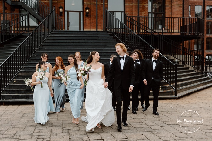 Staircase wedding photos. Bridal party photos. Mariage à l'Espace Canal à Montréal. L'Ambroisie et Espace Canal. Photographe de mariage à Montréal. Espace Canal wedding. Montreal wedding photographer.