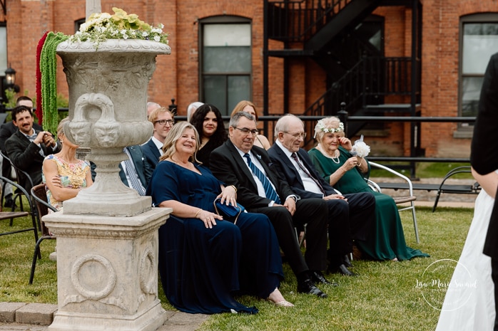 Outdoor industrial wedding ceremony. Mariage à l'Espace Canal à Montréal. L'Ambroisie et Espace Canal. Photographe de mariage à Montréal. Espace Canal wedding. Montreal wedding photographer.