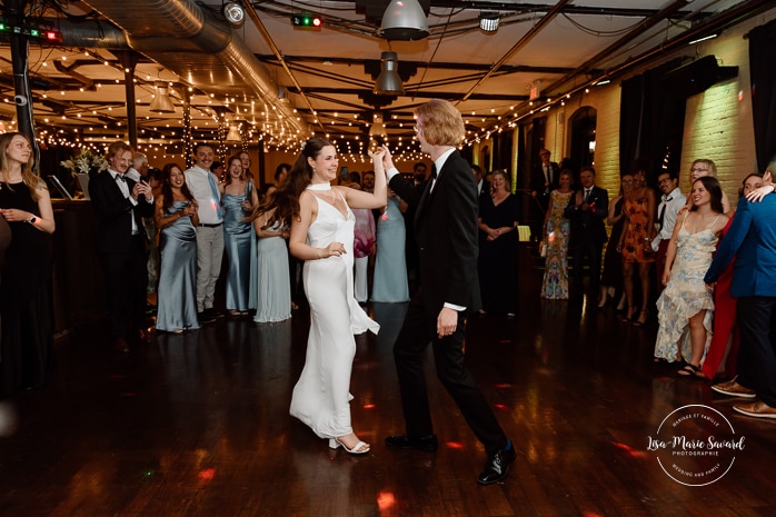 Wedding first dance photos. Mariage à l'Espace Canal à Montréal. Photos de mariage Canal Lachine. Photographe de mariage à Montréal. Espace Canal wedding. Montreal wedding photographer.