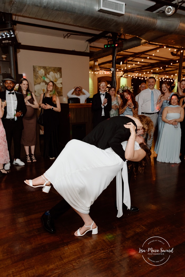 Wedding first dance photos. Mariage à l'Espace Canal à Montréal. Photos de mariage Canal Lachine. Photographe de mariage à Montréal. Espace Canal wedding. Montreal wedding photographer.