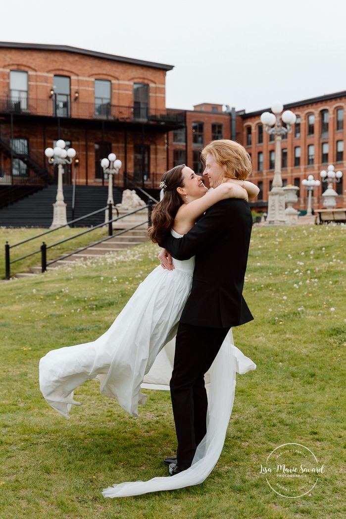 Urban wedding photos. Mariage à l'Espace Canal à Montréal. Photos de mariage Canal Lachine. Photographe de mariage à Montréal. Espace Canal wedding. Montreal wedding photographer.
