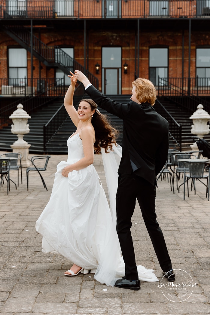 Urban wedding photos. Mariage à l'Espace Canal à Montréal. L'Ambroisie et Espace Canal. Photographe de mariage à Montréal. Espace Canal wedding. Montreal wedding photographer.