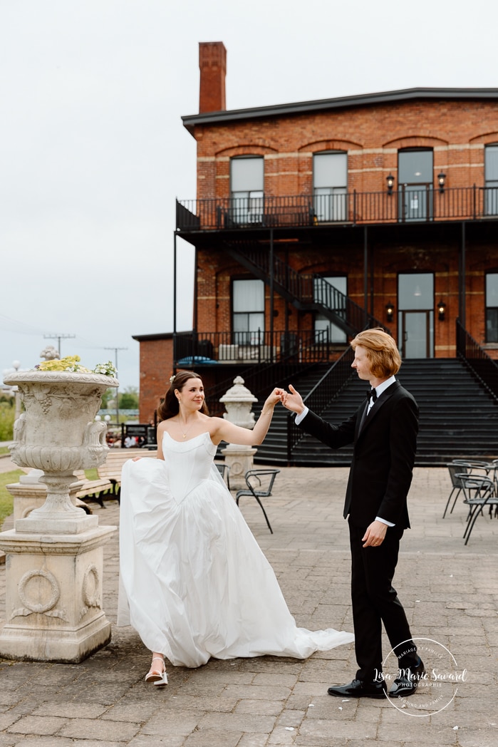 Urban wedding photos. Mariage à l'Espace Canal à Montréal. L'Ambroisie et Espace Canal. Photographe de mariage à Montréal. Espace Canal wedding. Montreal wedding photographer.